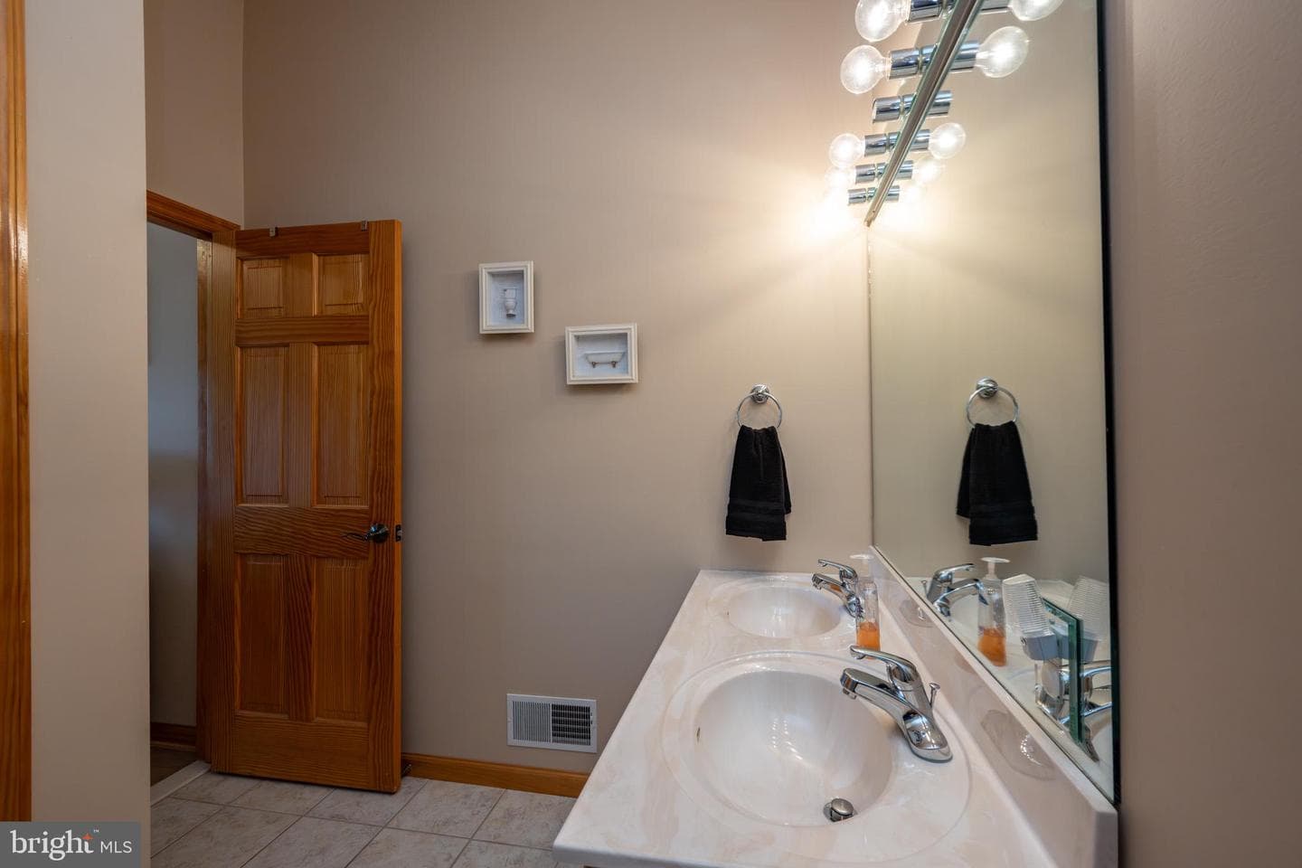 53 Meadow Court photo 40
