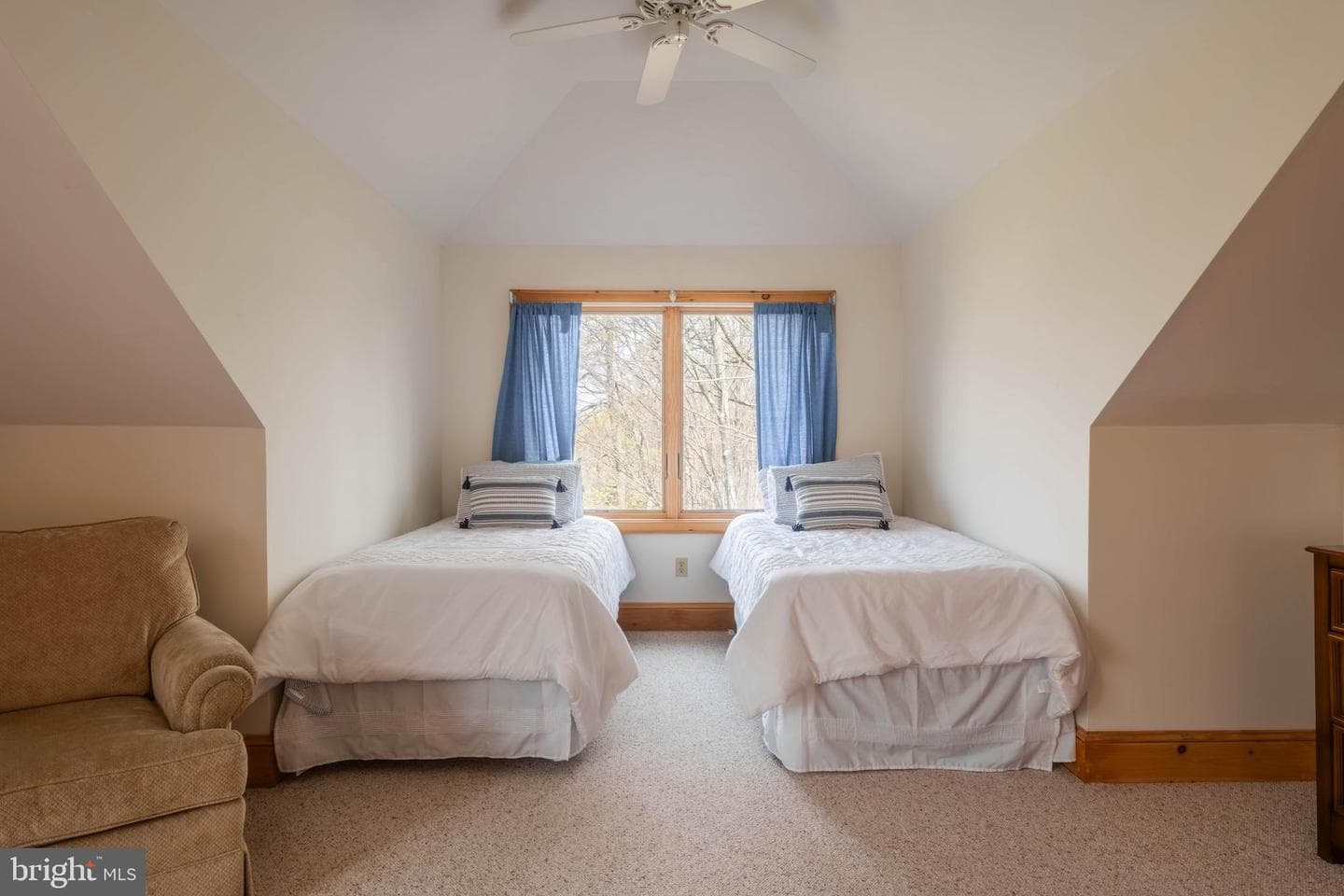 128 Bridgeview Lane photo 32