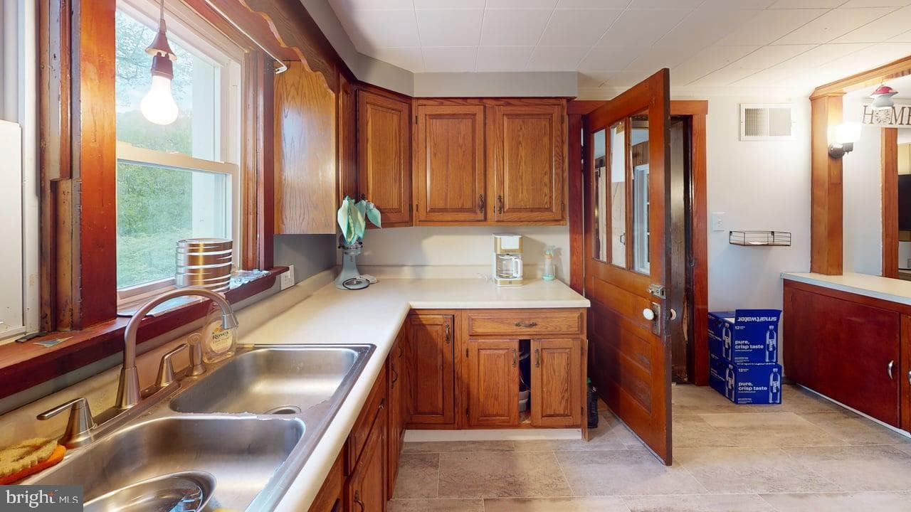 239 Hampshire Street photo 11