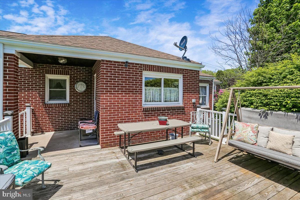 321 N 3rd Street photo 4