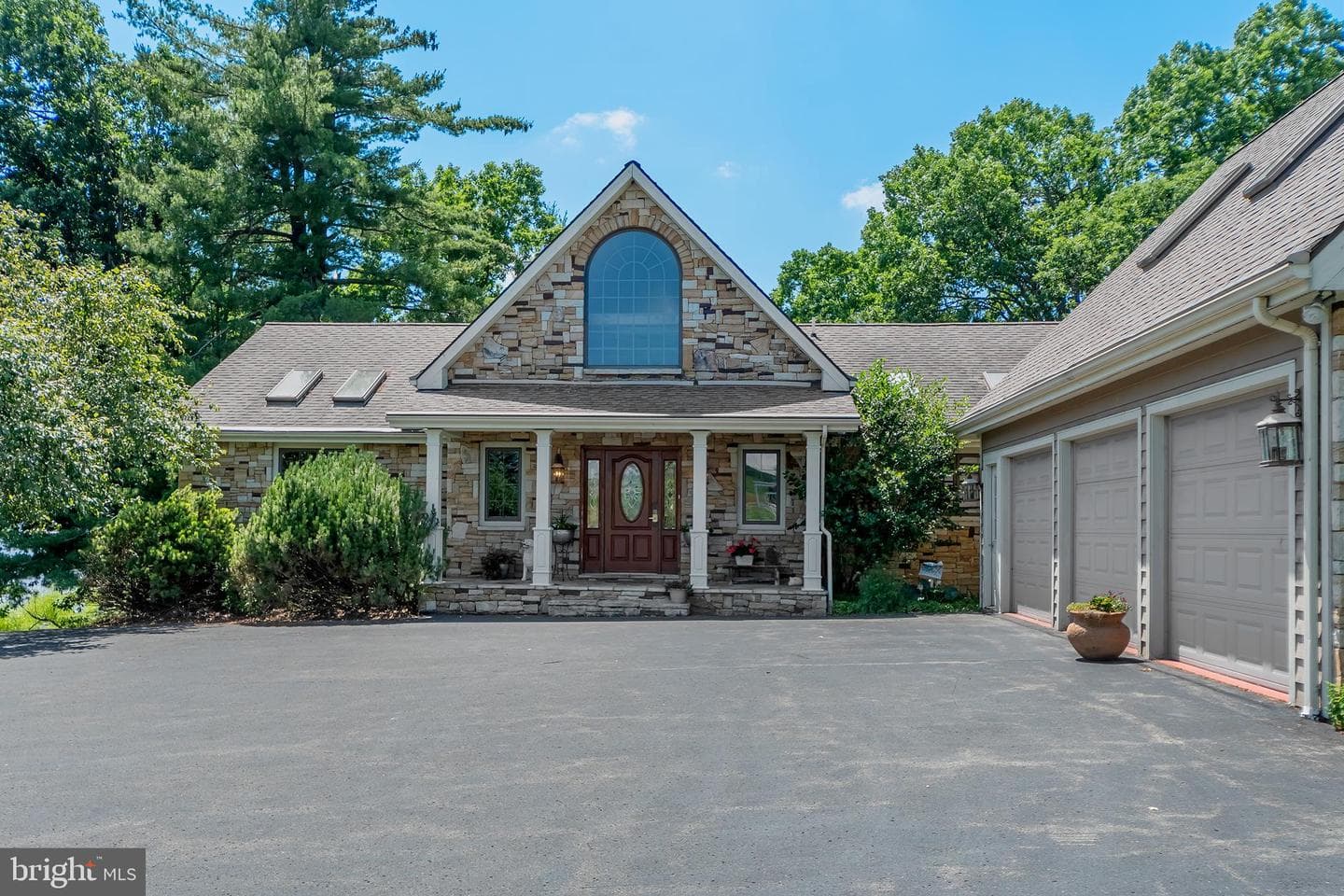 316 Moonrise Drive photo 4