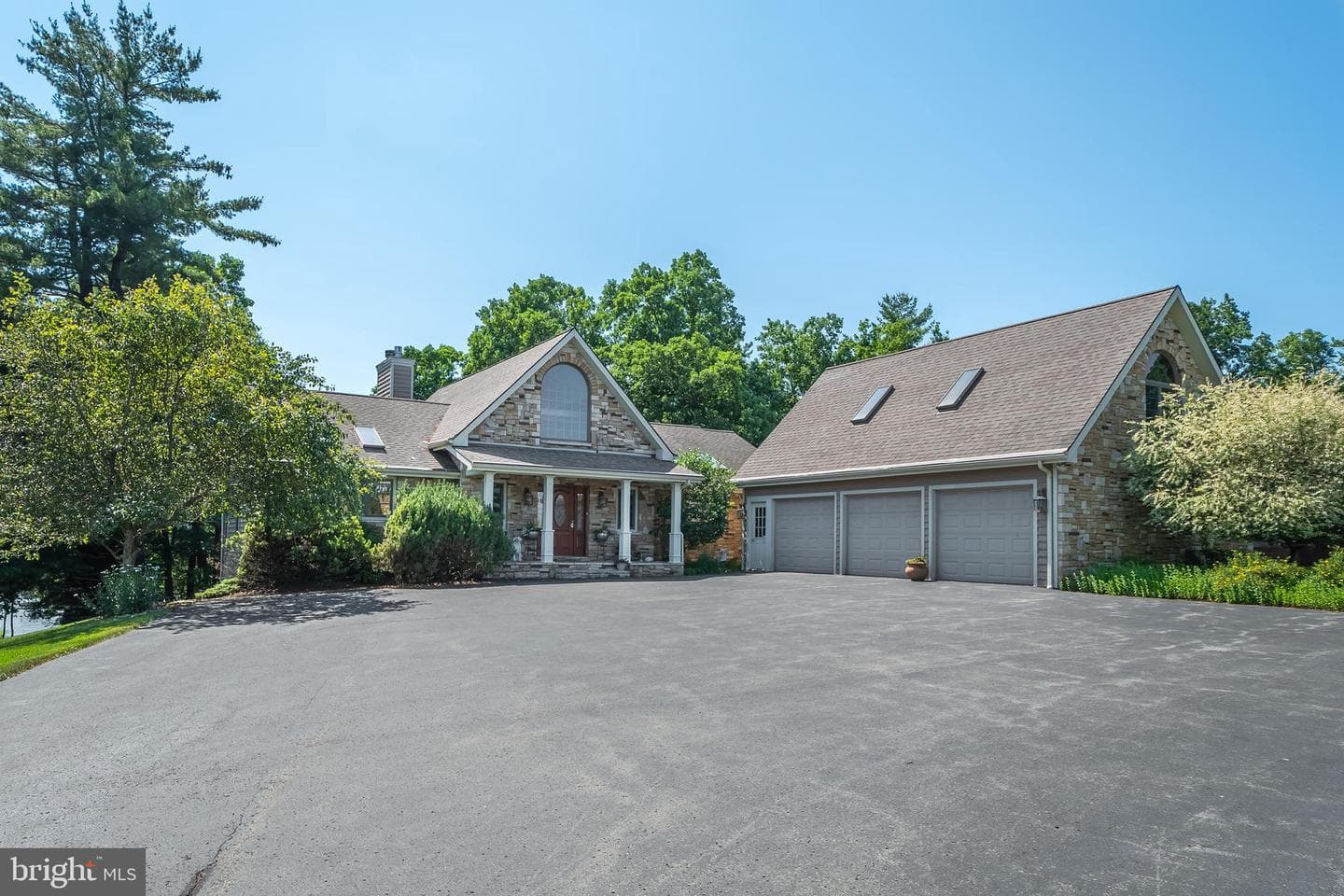 316 Moonrise Drive photo 5