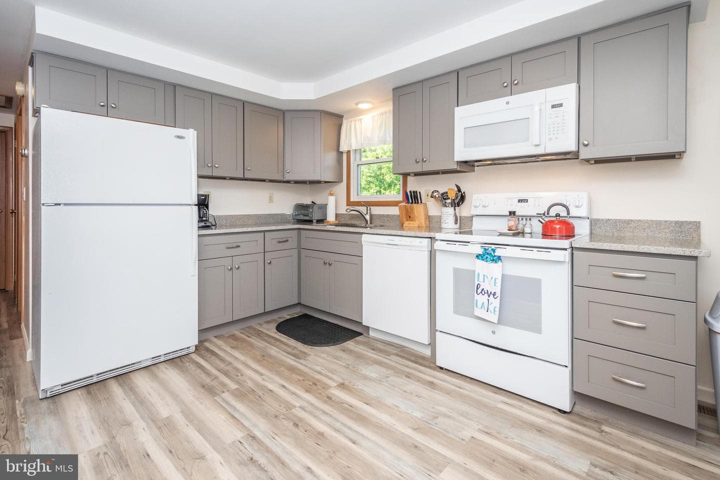486 Marsh Hill Road photo 4