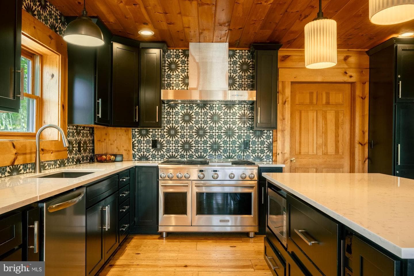 425 Hines Drive photo 5