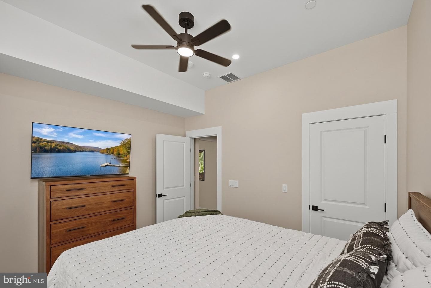 248 Tarn Drive photo 57
