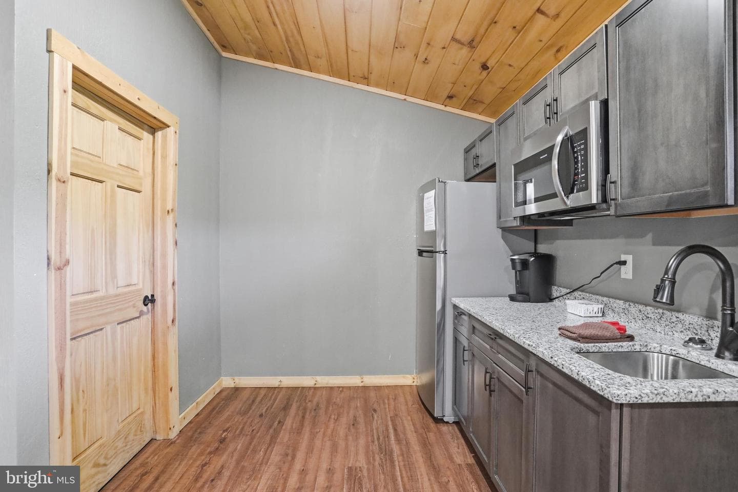 17 Grandview Boulevard photo 11