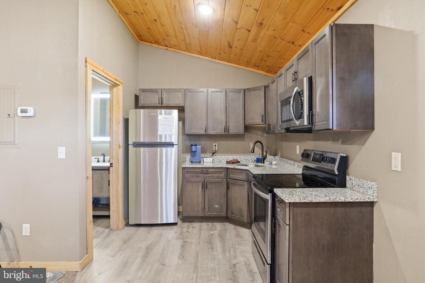 71 Grandview Boulevard photo 10