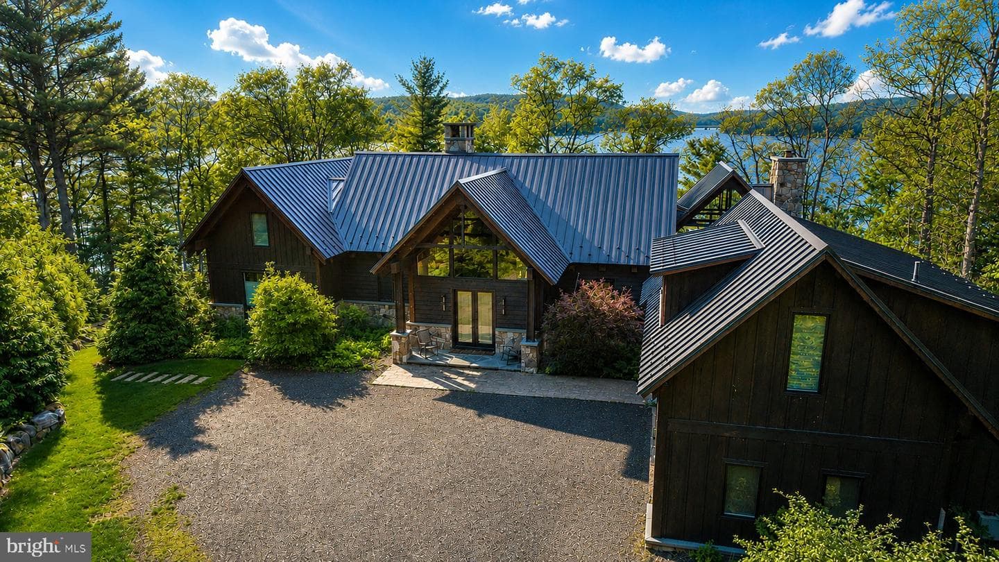 218 Smith Pointe Road, Swanton