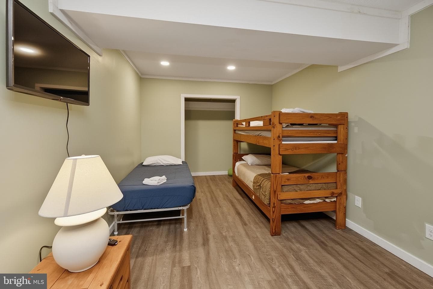 1499 Foster Road photo 38