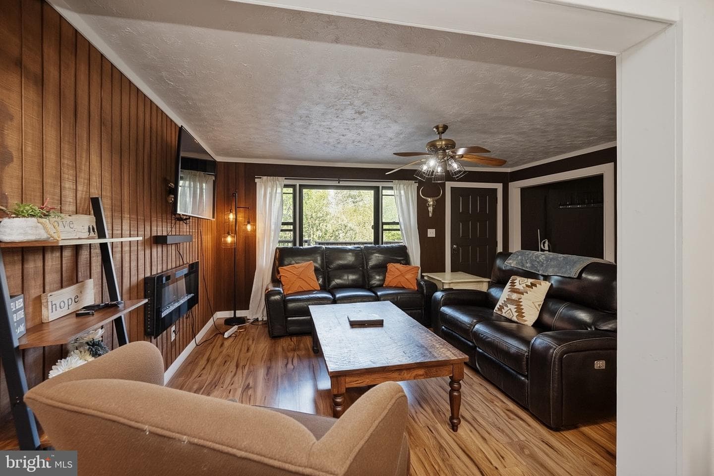1499 Foster Road photo 5