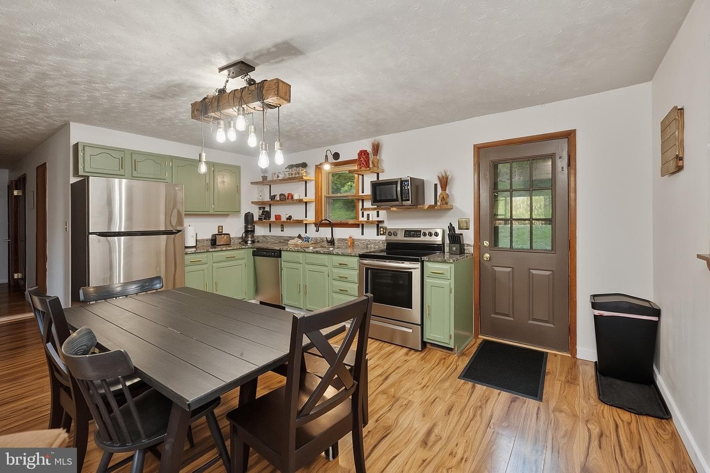 1499 Foster Road photo 8