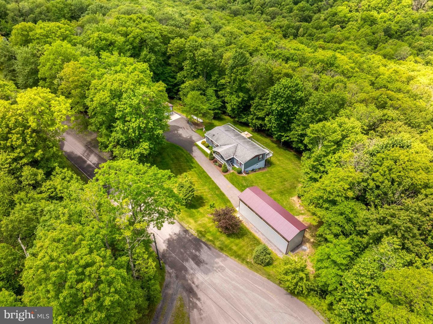511 Hilltop Road photo 9