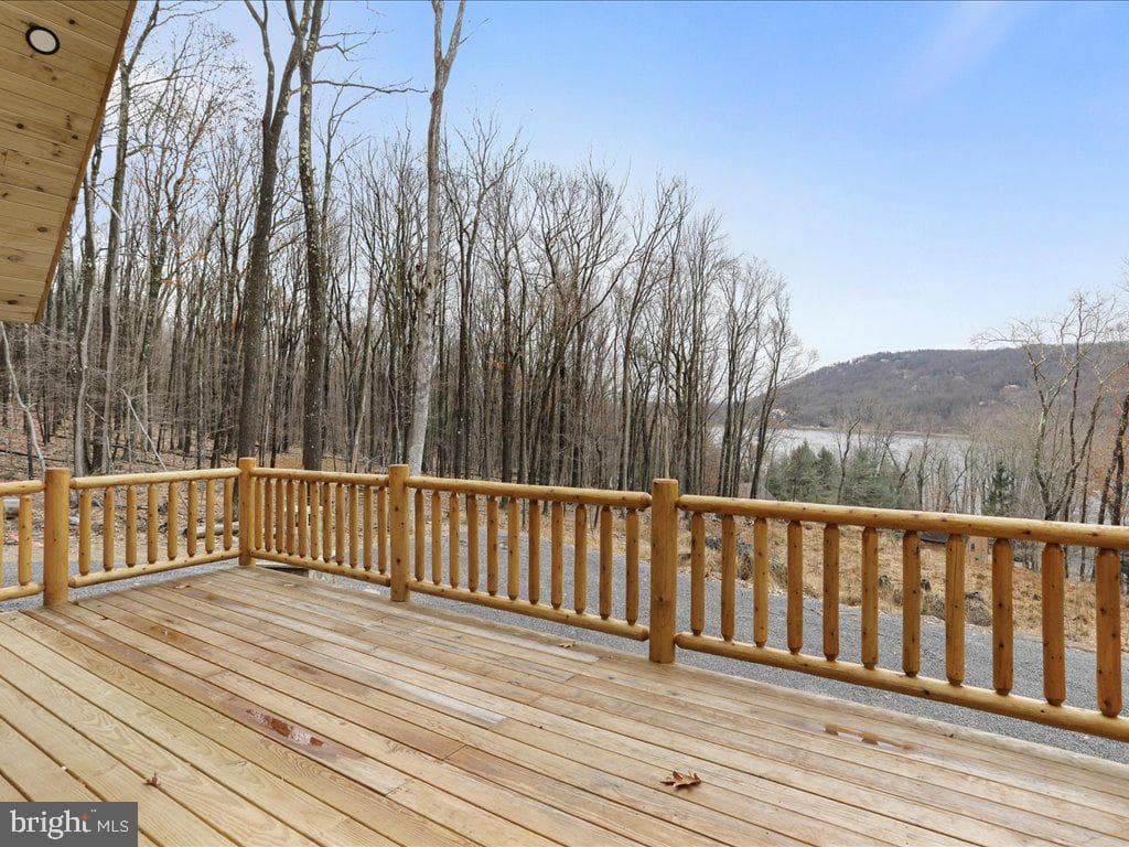 211 Highwood Drive photo 8