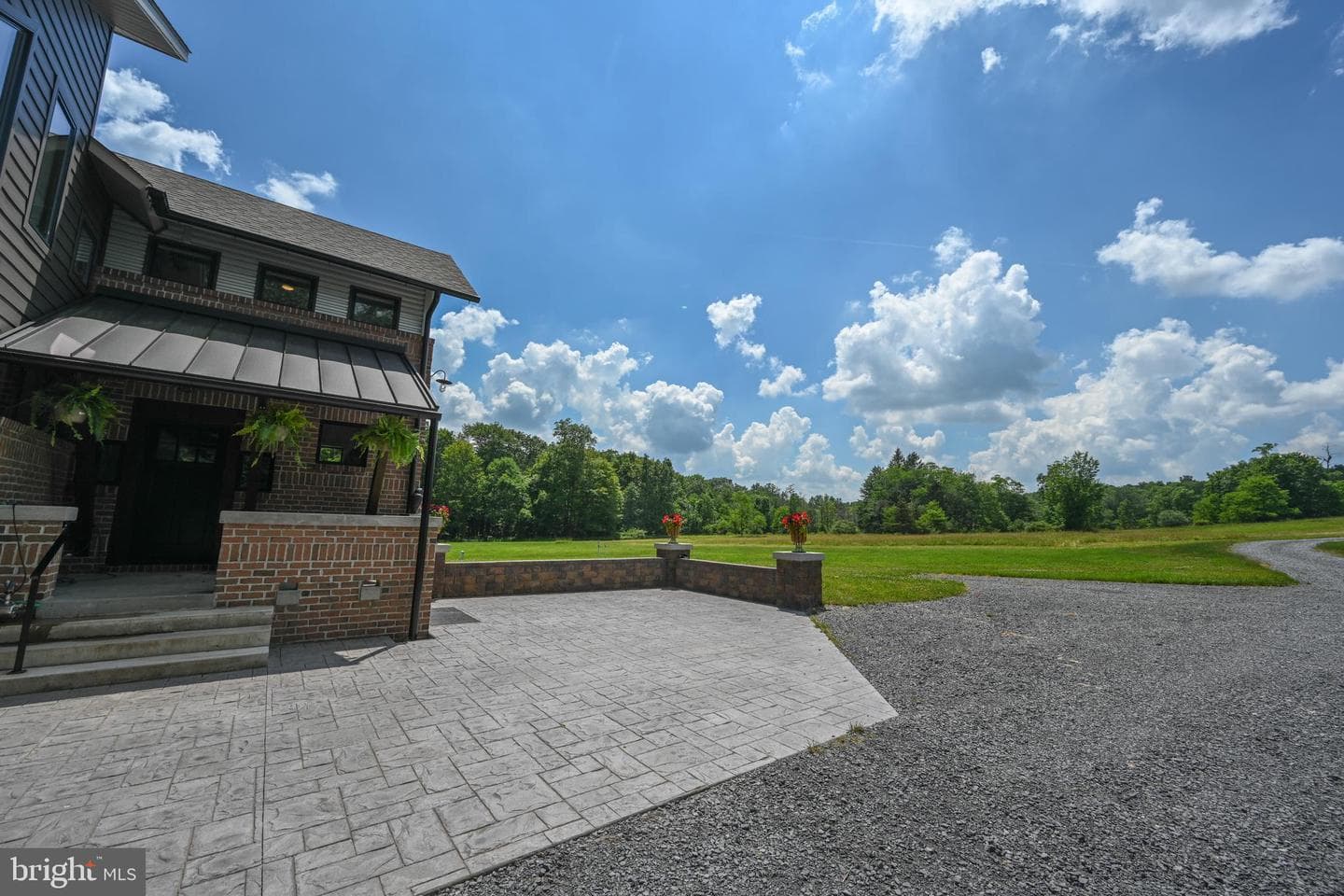 415 Nazelrod Road photo 11
