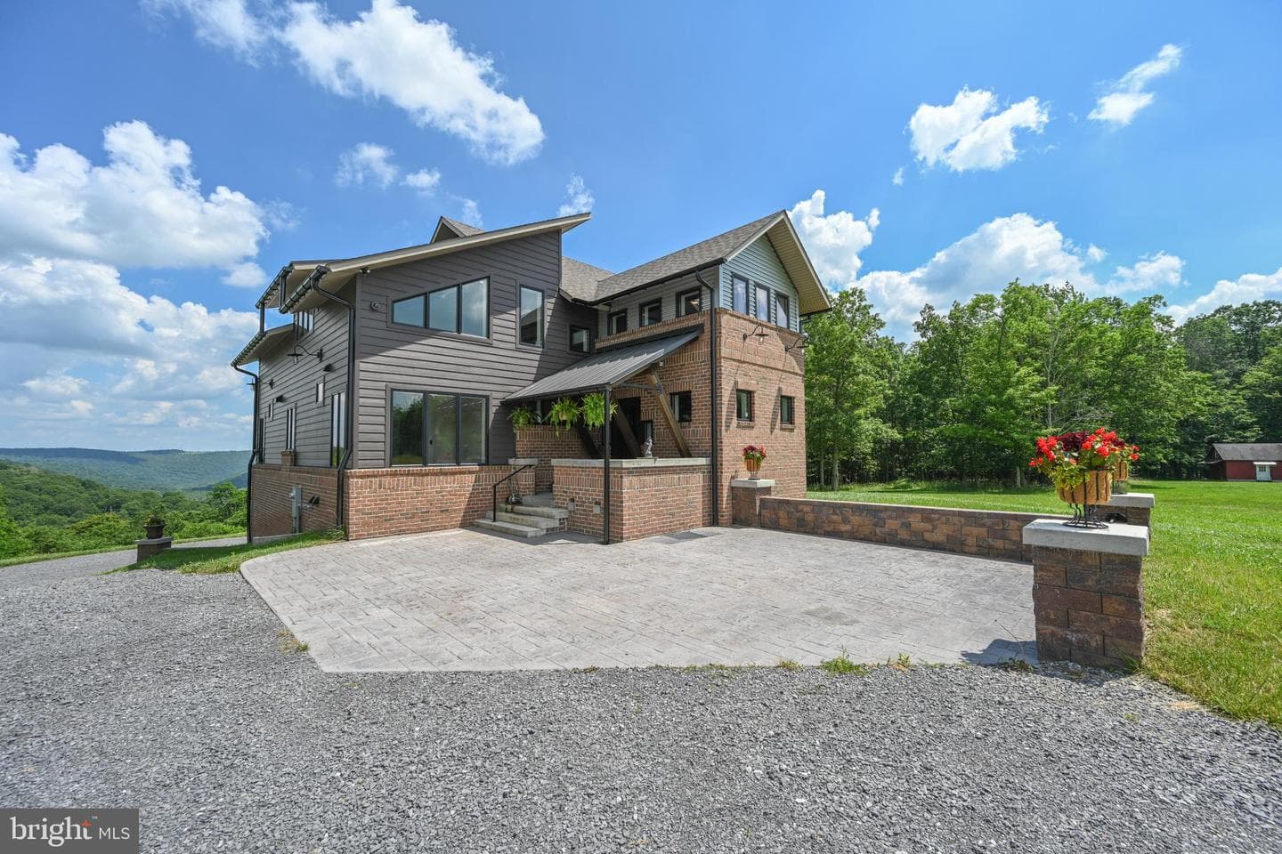 415 Nazelrod Road photo 16