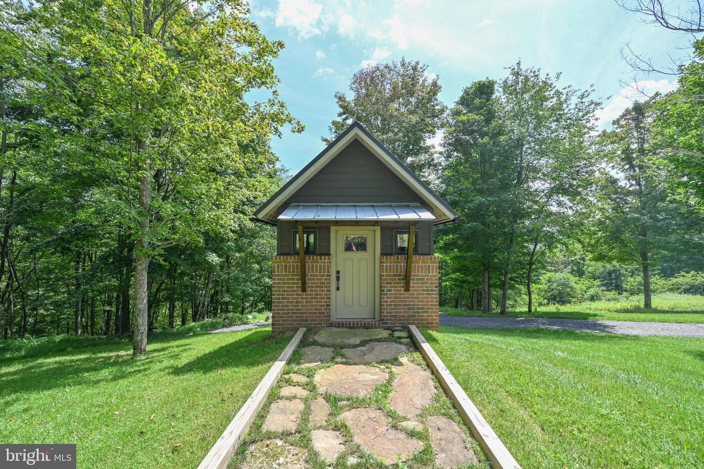 415 Nazelrod Road photo 27