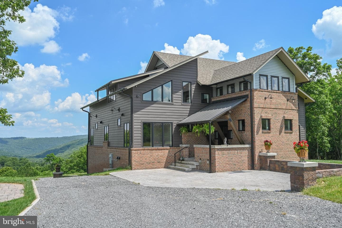 415 Nazelrod Road photo 4