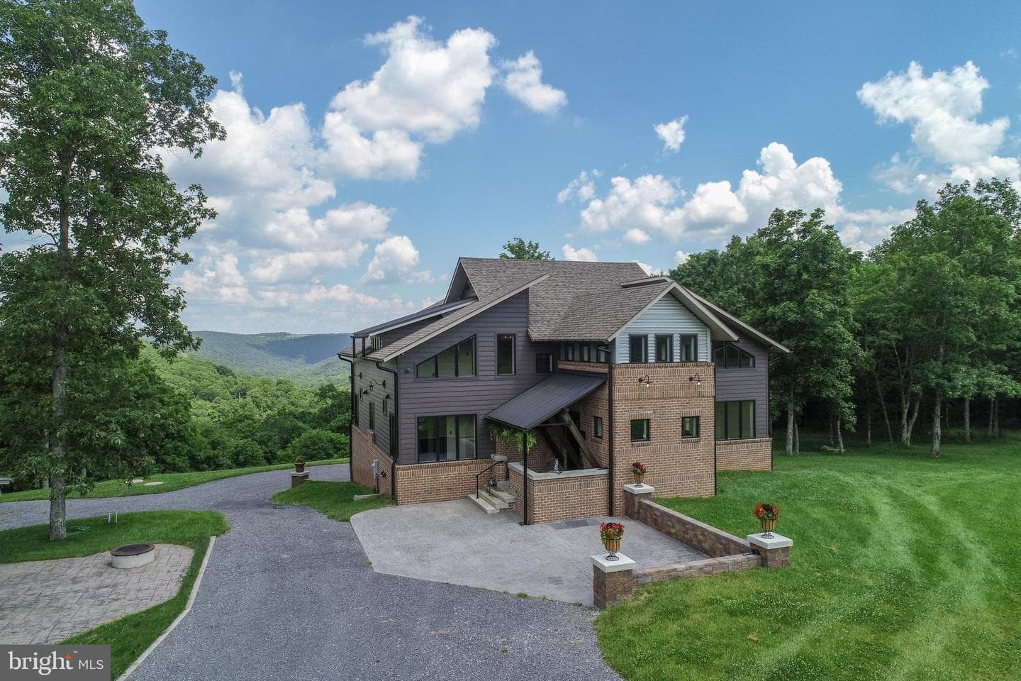 415 Nazelrod Road photo 6