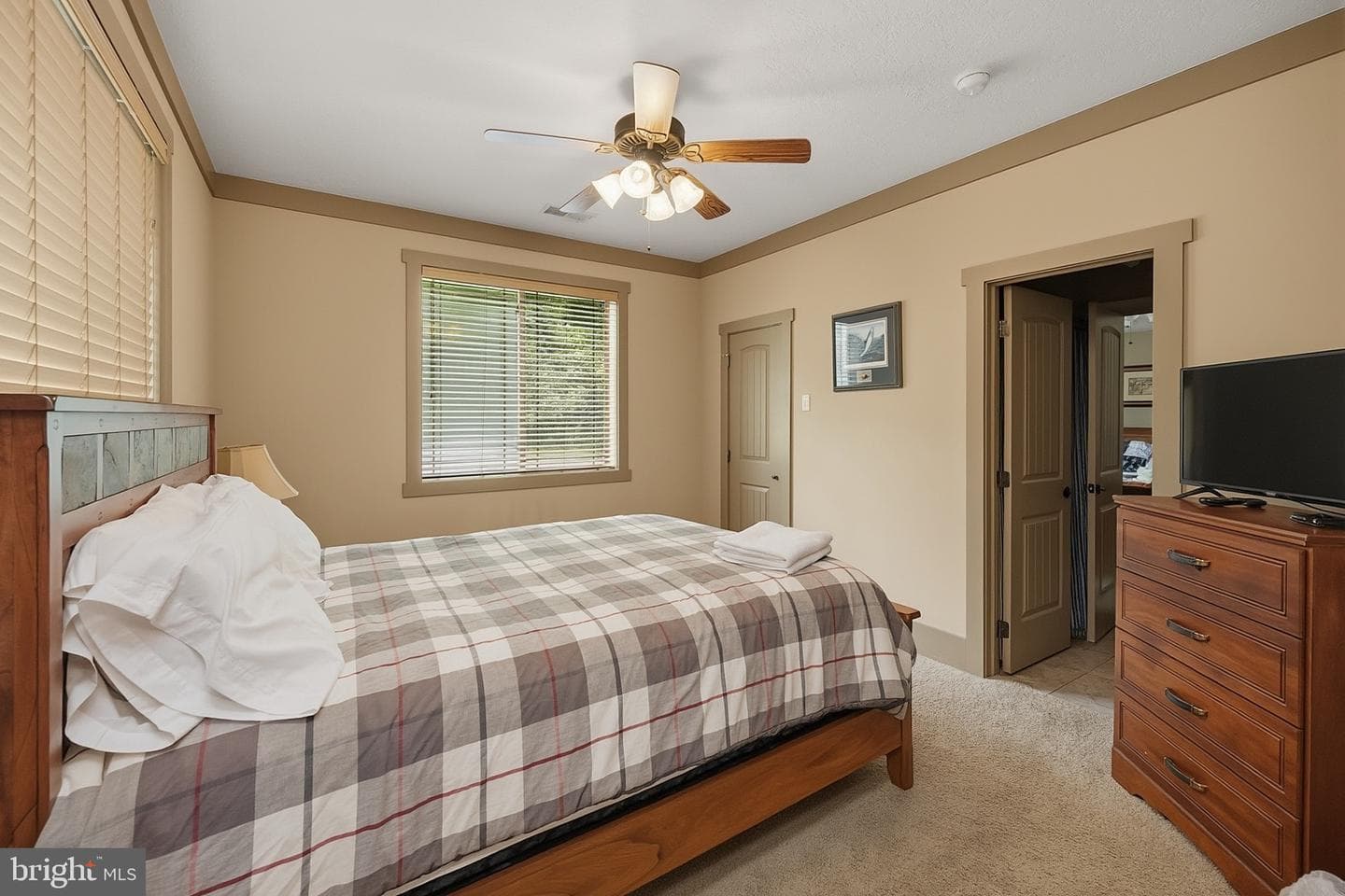 110 Northlake Drive photo 17