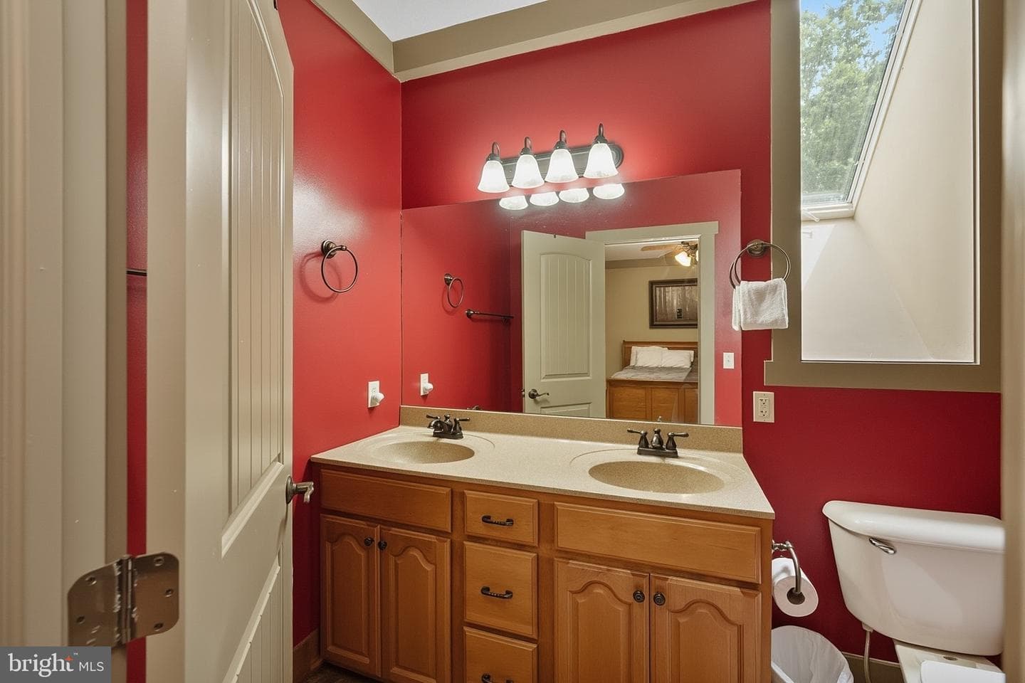 110 Northlake Drive photo 57