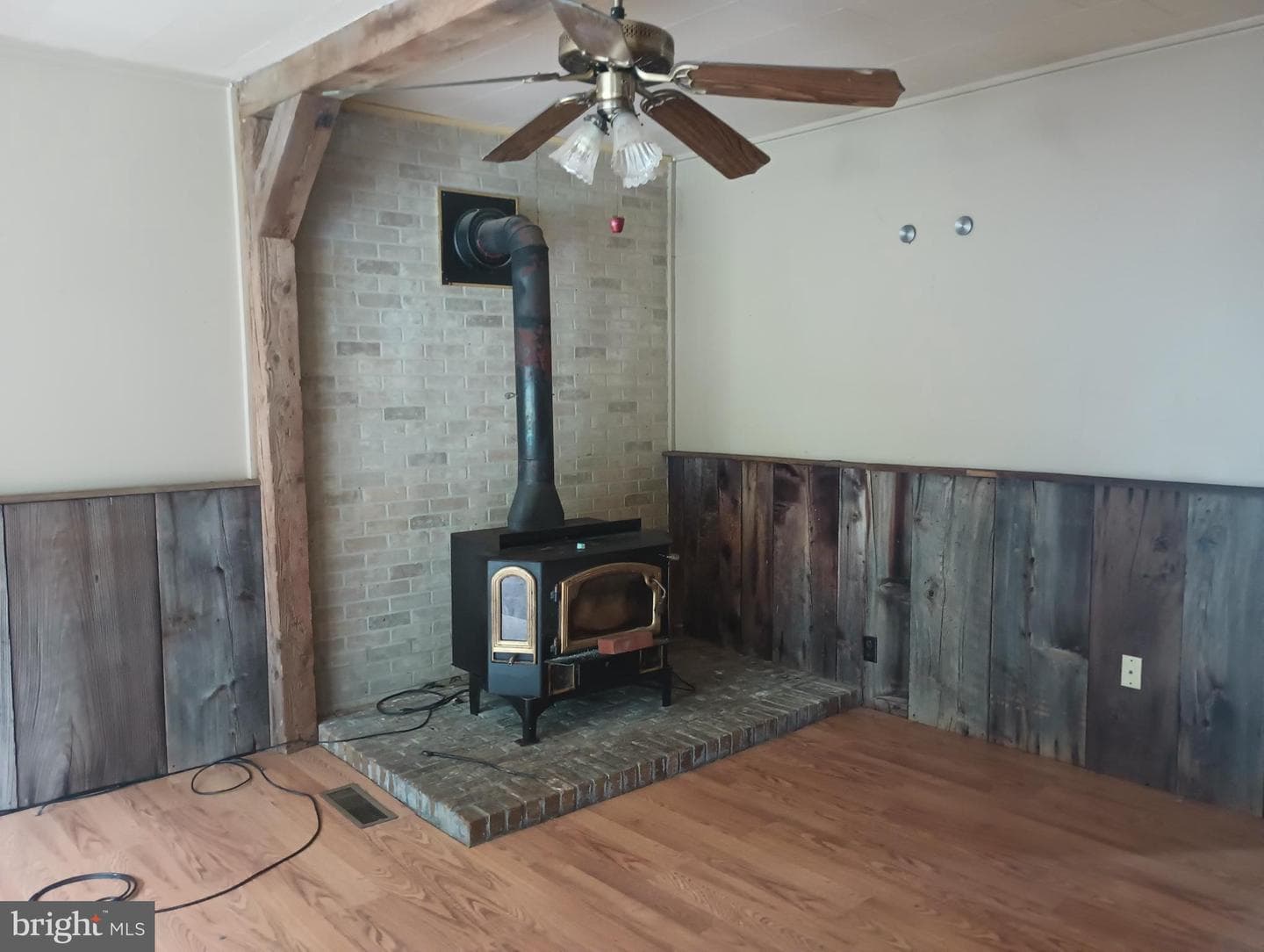 105 Walnut Street, Friendsville