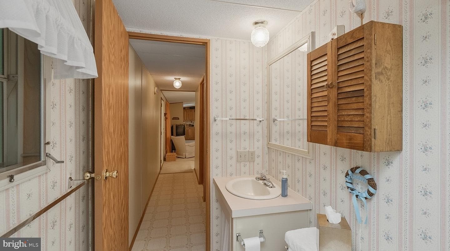 1951 Mosser Road photo 45