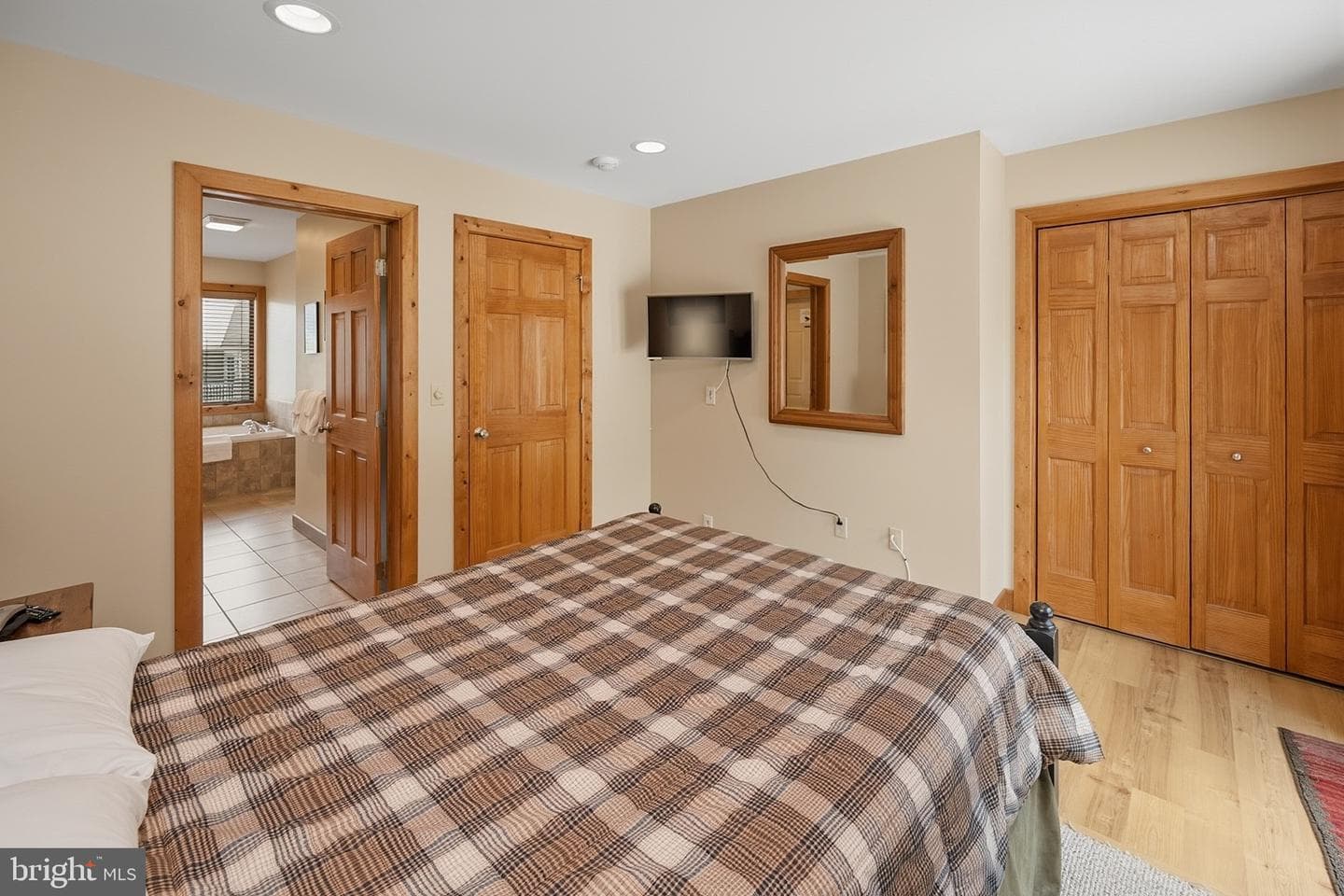 250 Lake Pointe Drive photo 23
