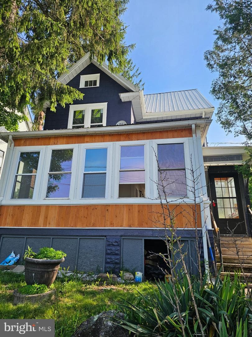 112 E Pennington Street, Oakland