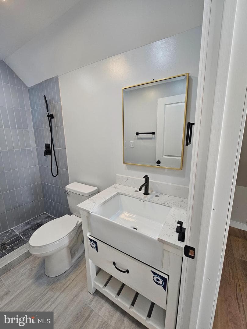 112 E Pennington Street photo 22