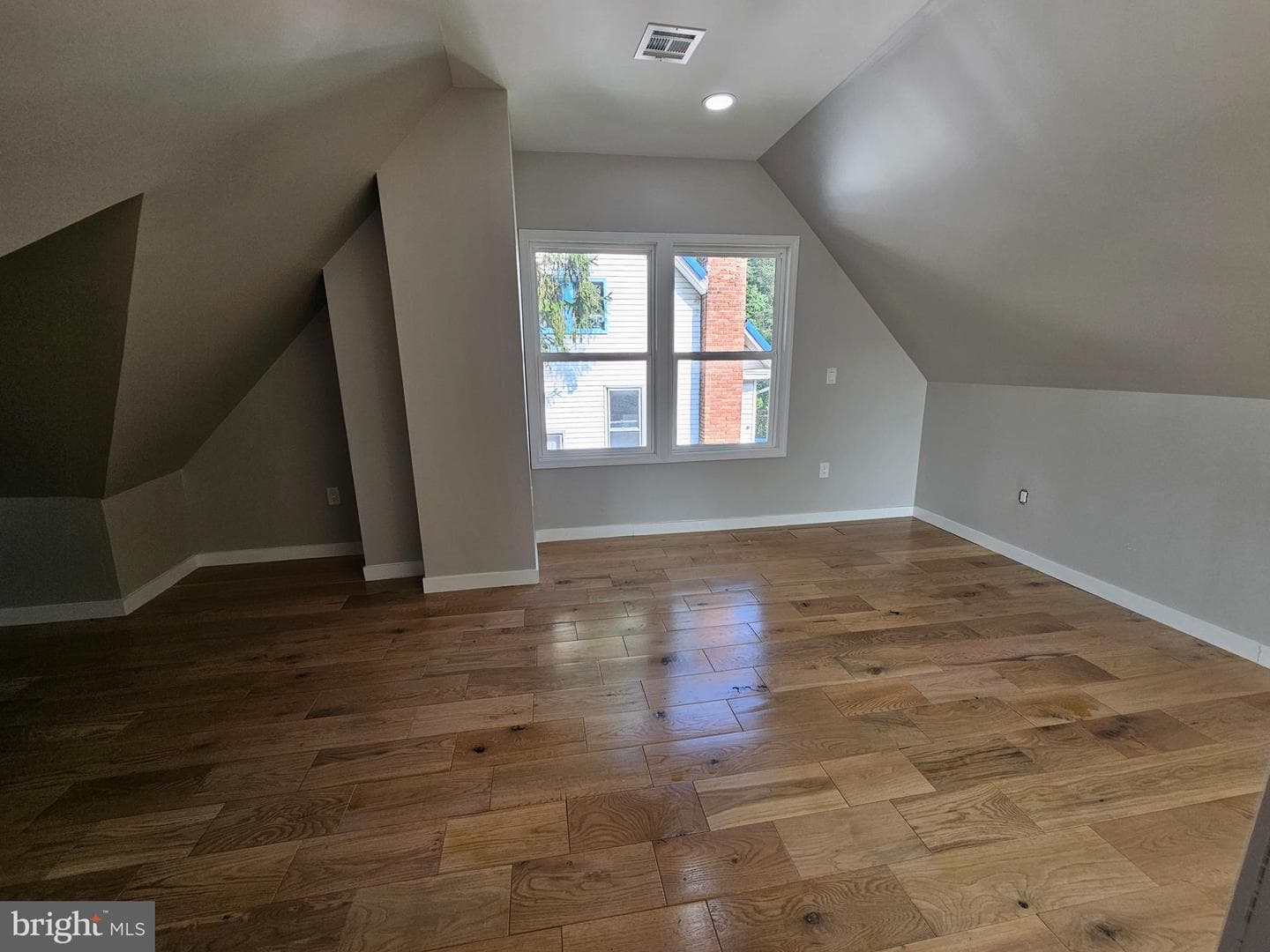 112 E Pennington Street photo 25