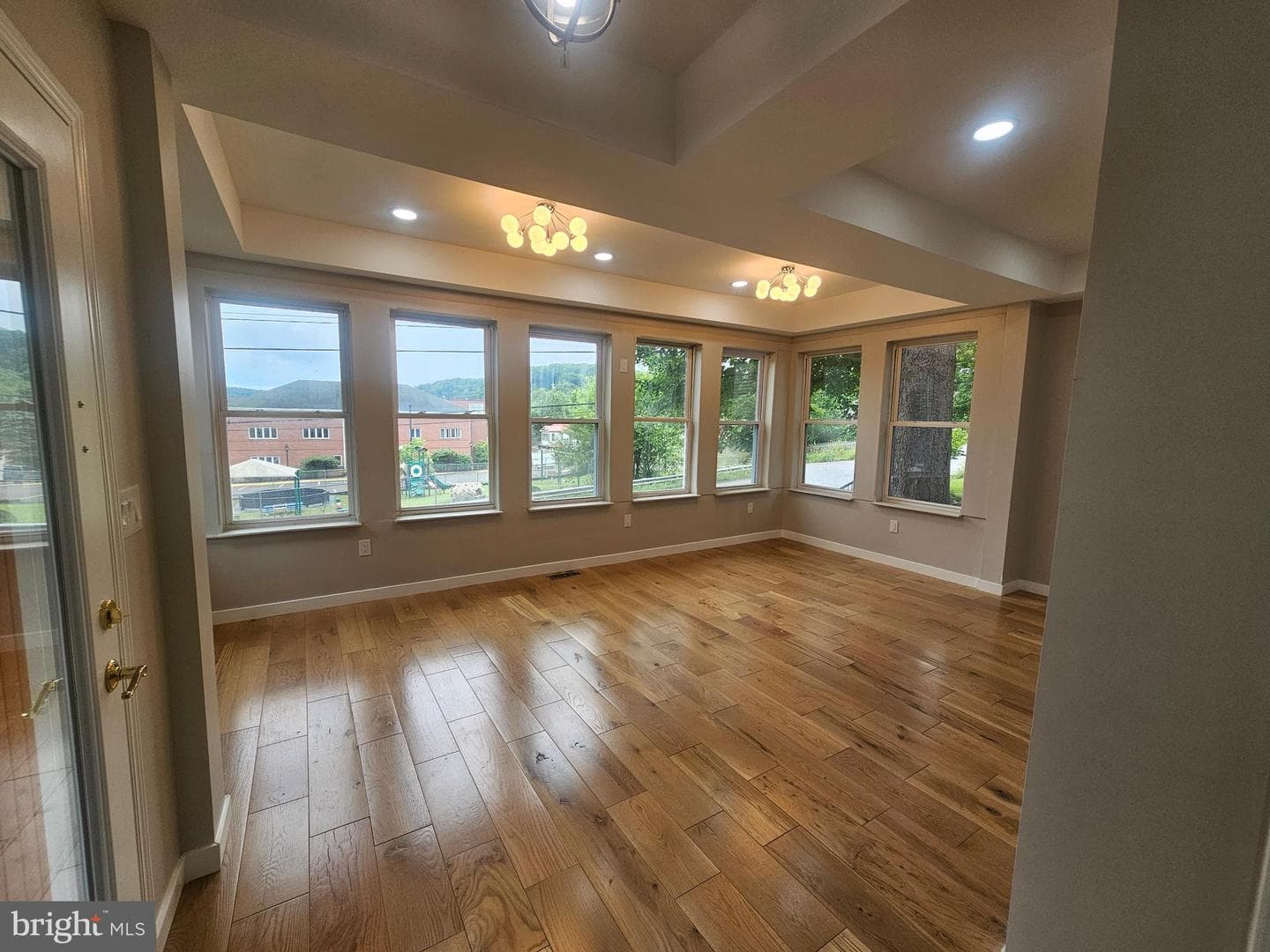 112 E Pennington Street photo 3