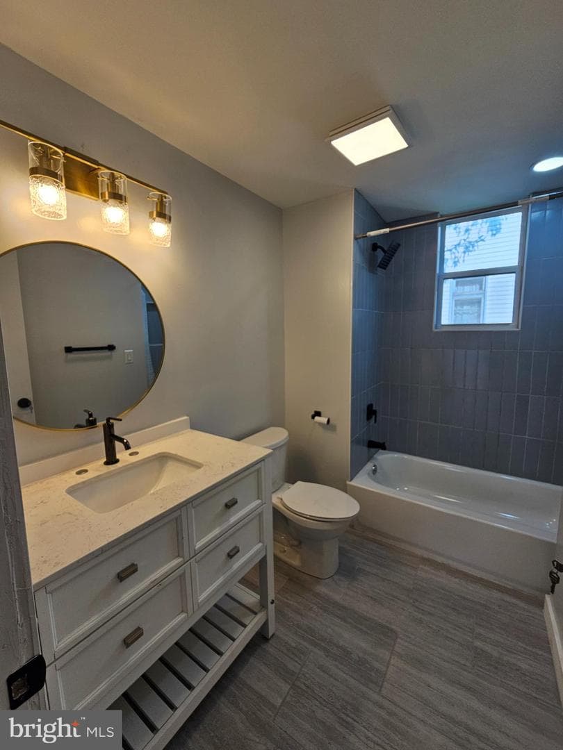 112 E Pennington Street photo 44