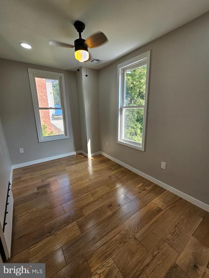 112 E Pennington Street photo 46