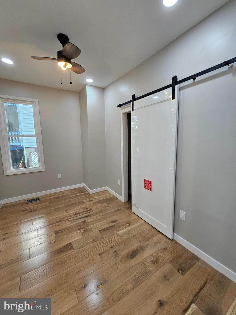 112 E Pennington Street photo 55