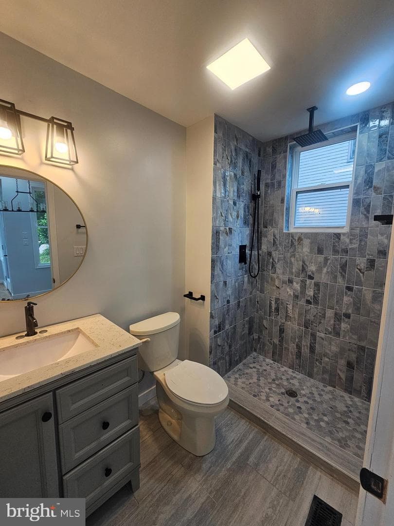 112 E Pennington Street photo 6