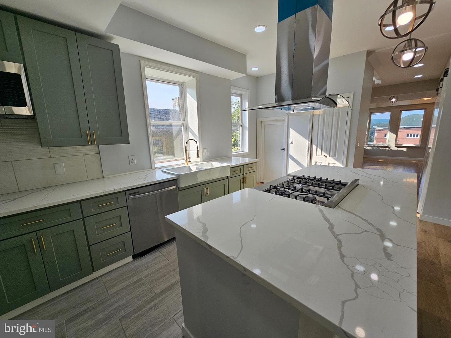 112 E Pennington Street photo 60