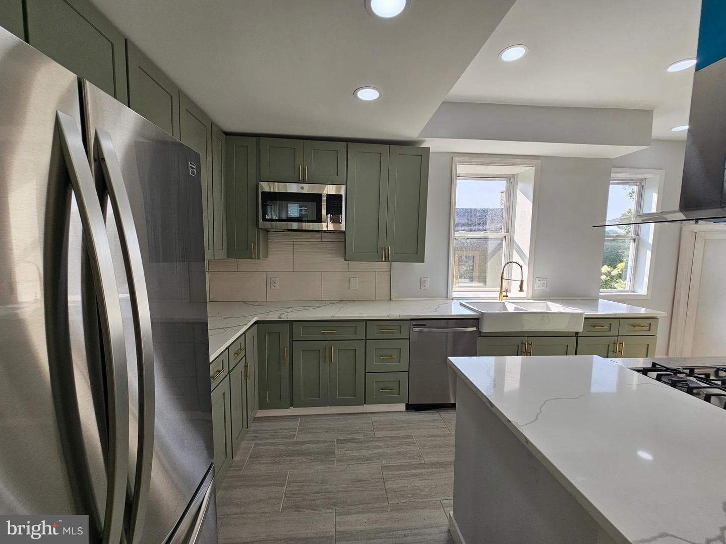 112 E Pennington Street photo 64