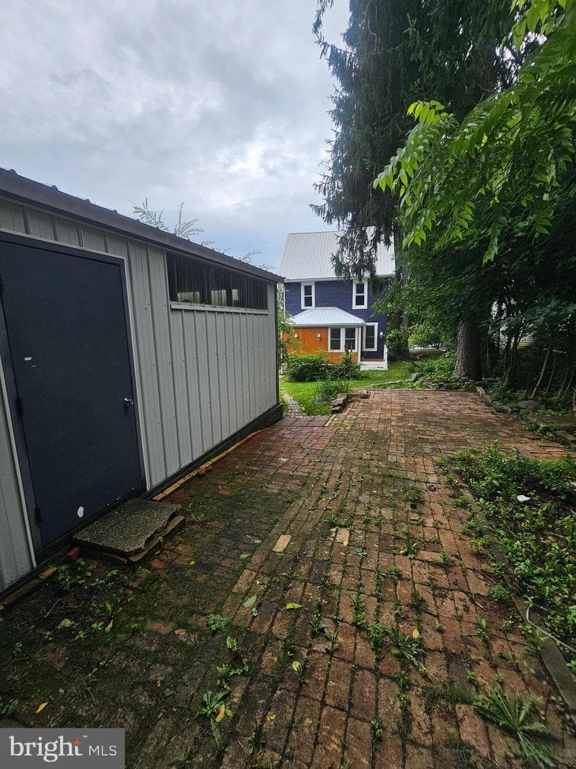 112 E Pennington Street photo 8