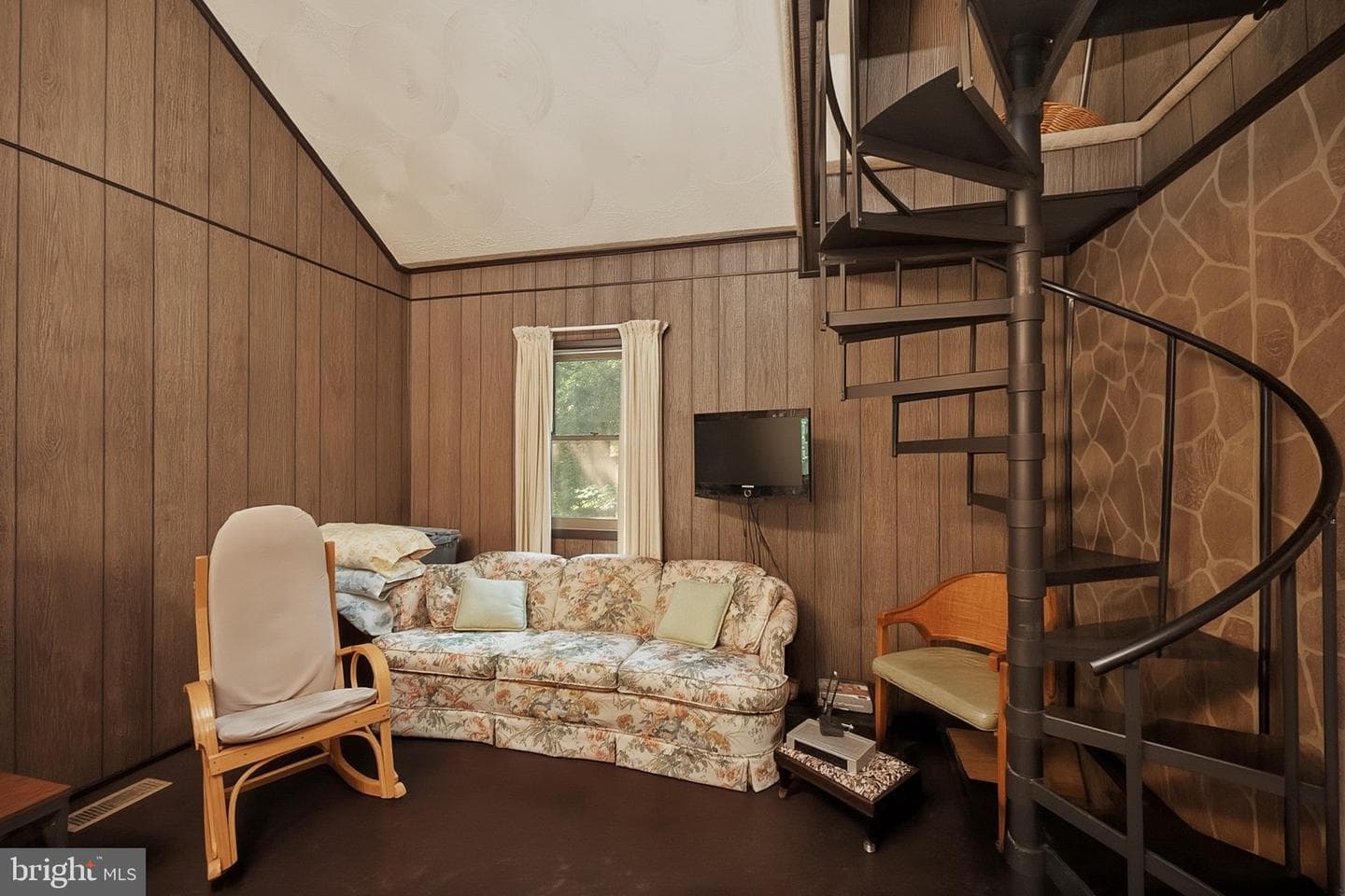 639 Hemlock Road photo 11