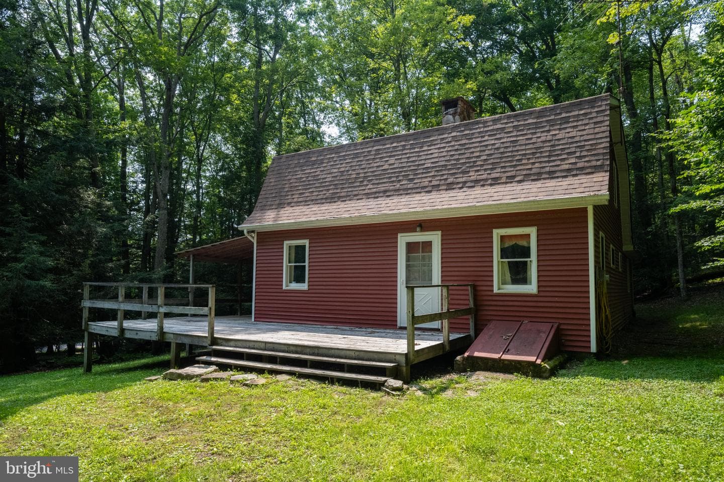 639 Hemlock Road photo 3