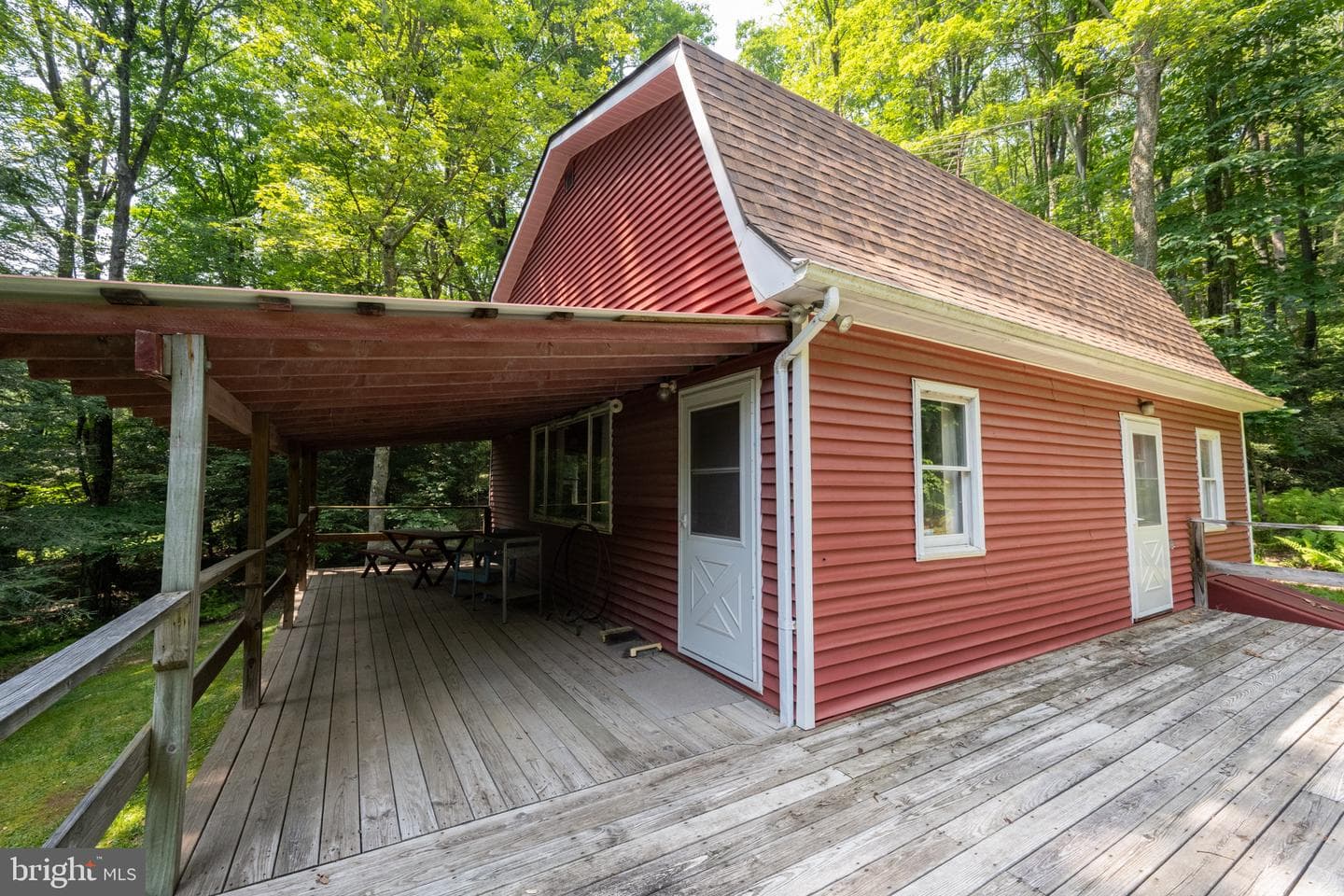 639 Hemlock Road photo 4