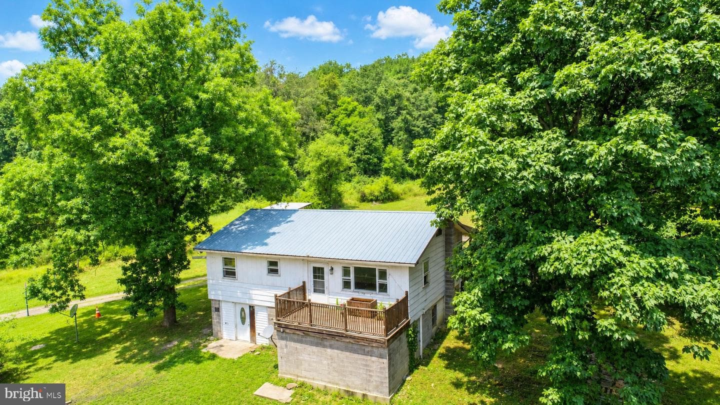 828 Lee Road photo 1