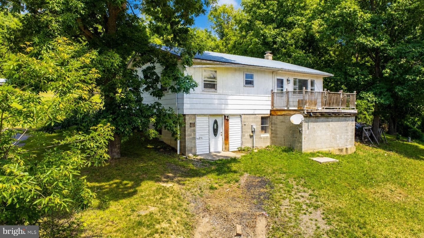 828 Lee Road photo 2