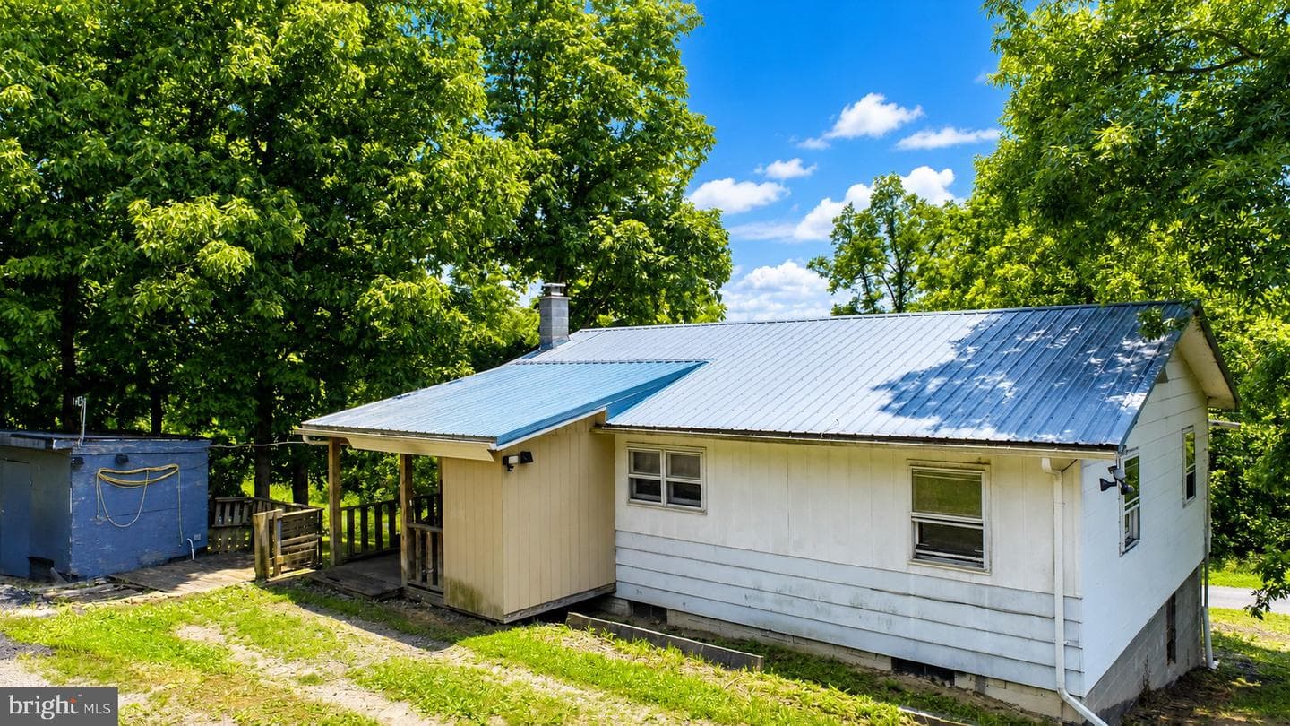 828 Lee Road photo 3