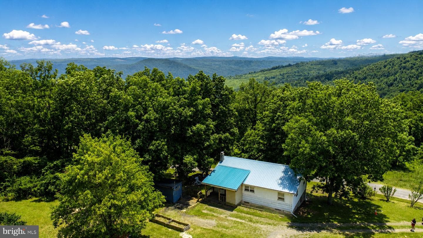 828 Lee Road photo 37