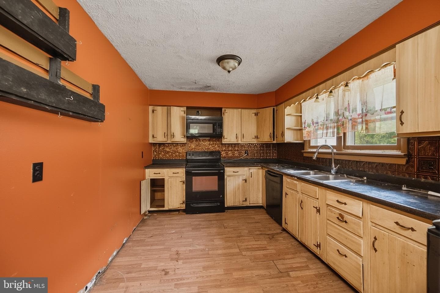 828 Lee Road photo 5