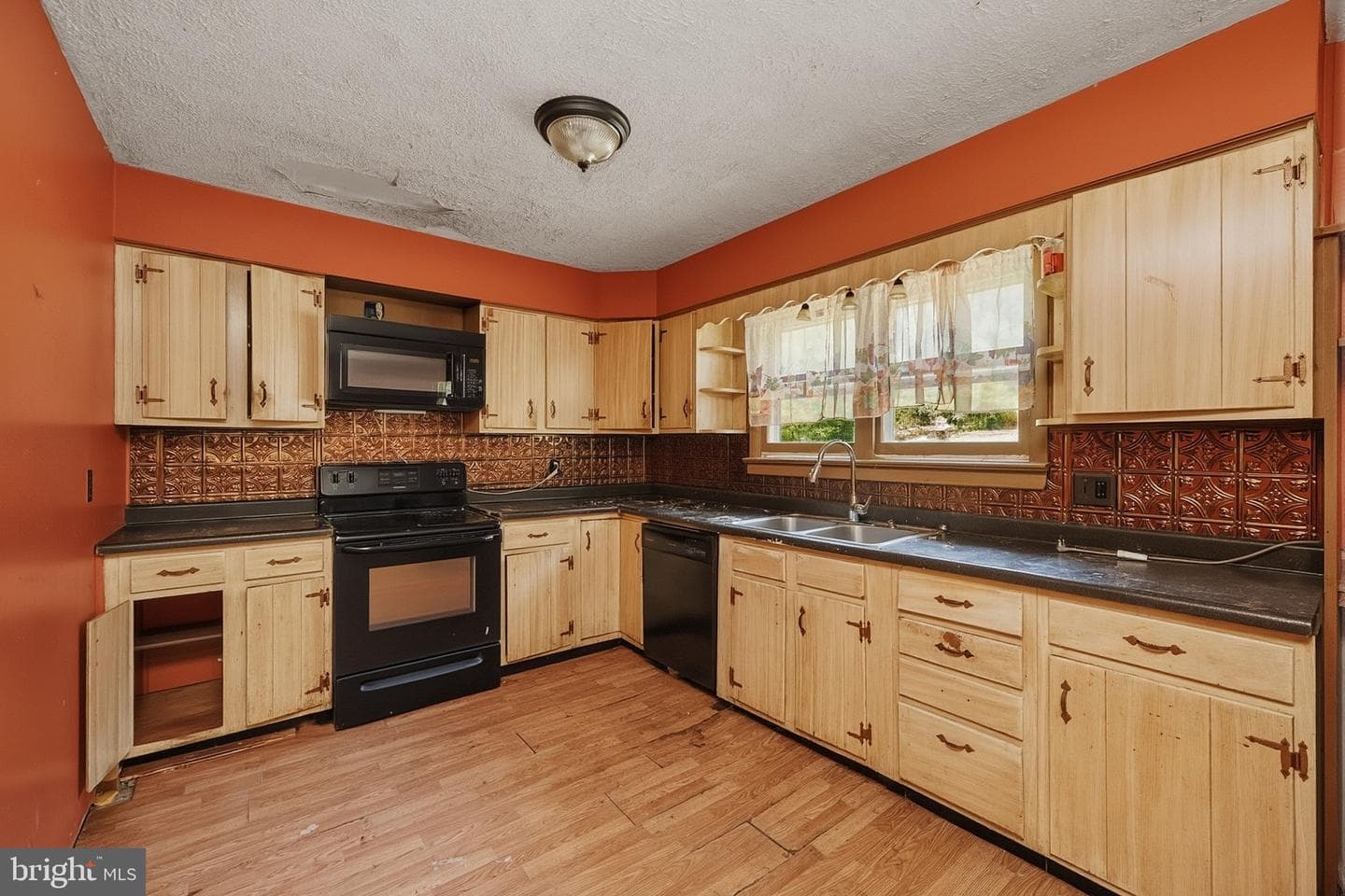 828 Lee Road photo 6
