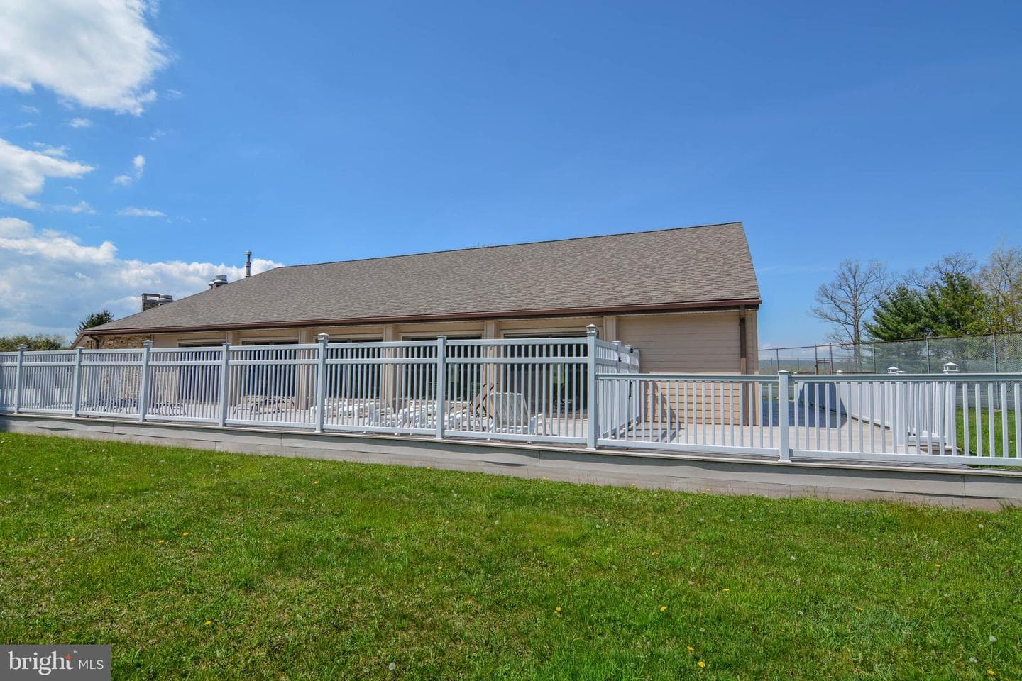255 Thornberry Road photo 108