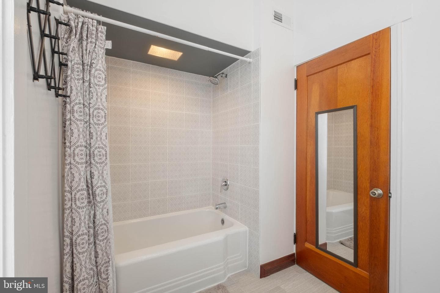 615 E Oak Street photo 7