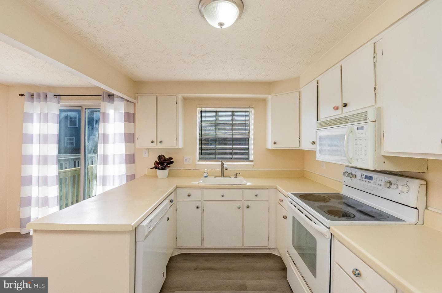 903 Hillswood Road photo 8